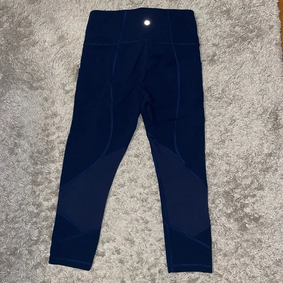 Lululemon base pace crop size 6 navy - Picture 2 of 3